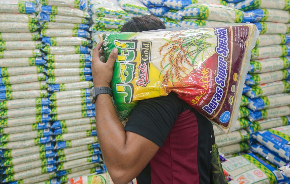 Fama stockpiles food supplies as El Niño weather threat looms