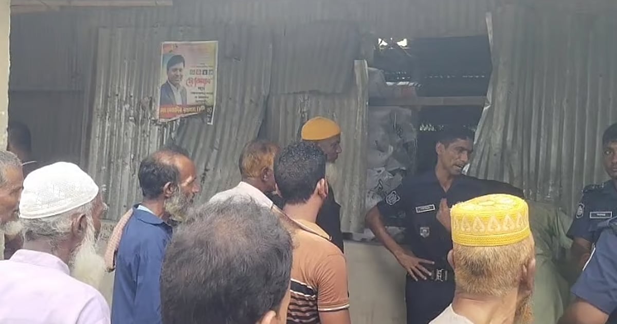কুড়িগ্রামে সার ডিলারের গোডাউন ভাঙচুর, লালমনিরহাটে রাস্তা অবরোধ