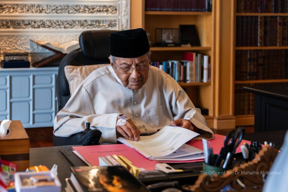 Tun Dr Mahathir berterima kasih atas sokongan rakyat selepas Hasmah meninggal