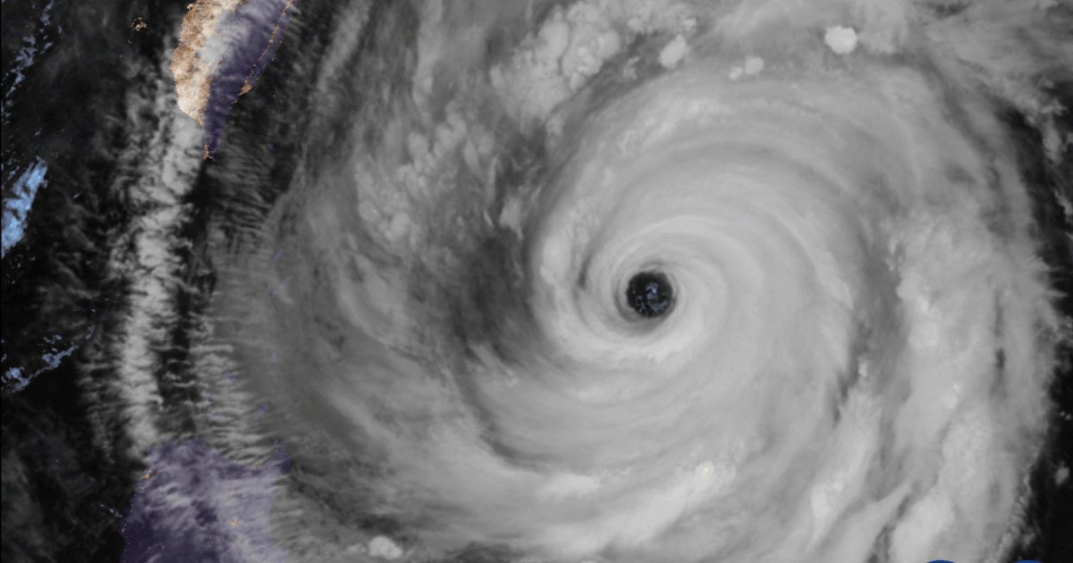 Taiwan braces for Typhoon Champi as flights grind to halt