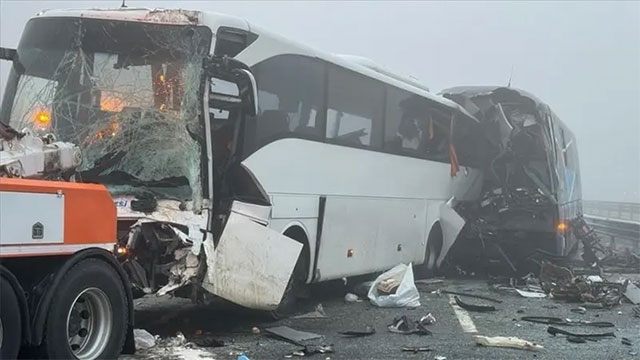 Head-on collision between bus and truck kills 21 in Brazil
