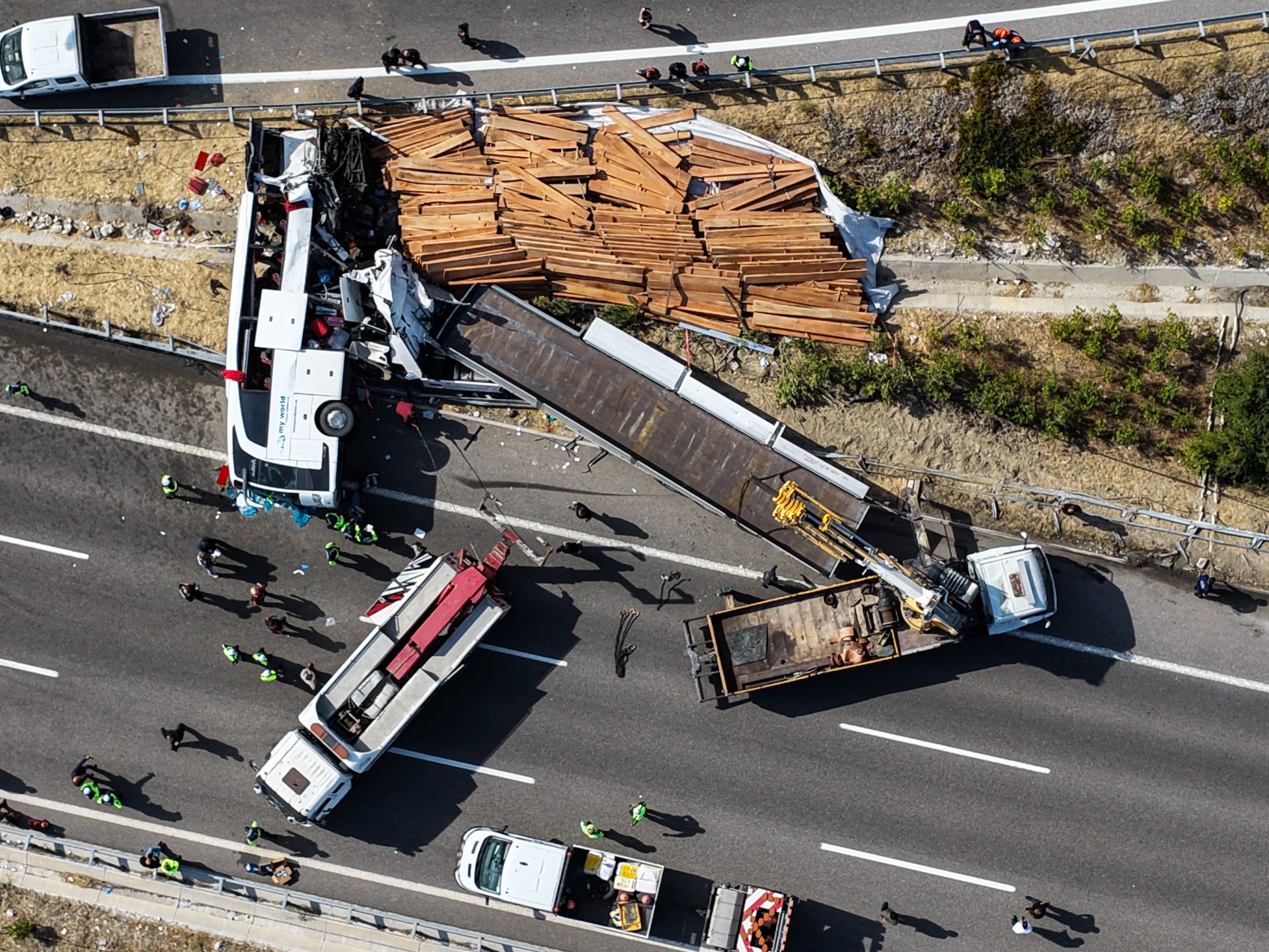 Tour bus collides with truck on Turkish highway; 11 killed, 27 hurt