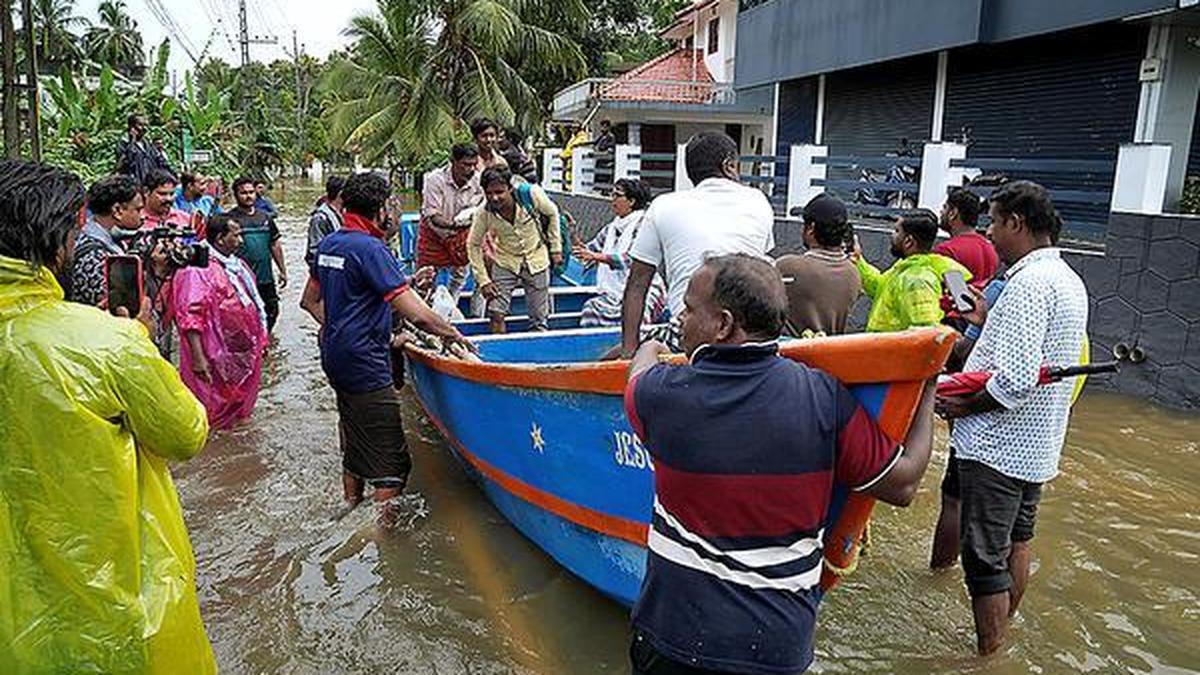 Kerala lawyers pay fine for flood-rescue vehicle penalised by traffic authorities
