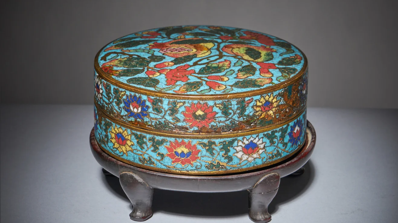 Forgotten Ming dynasty treasure valued at £288,000 after attic discovery