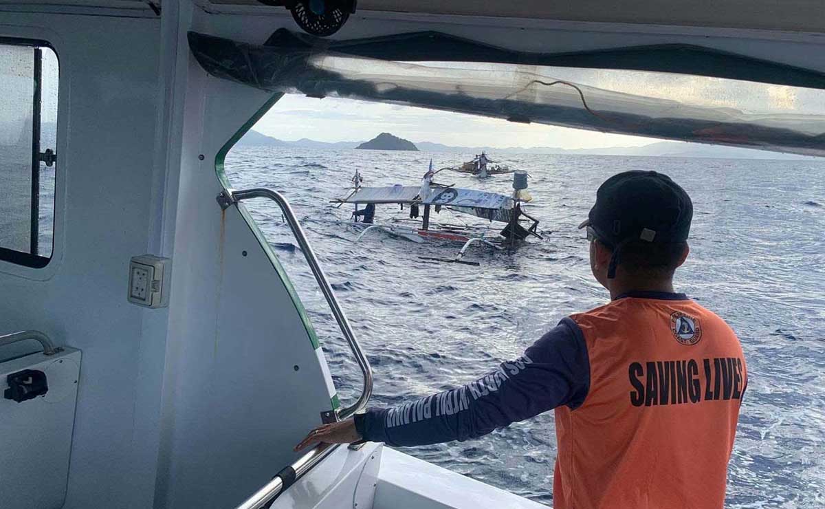 Three fishermen rescued after boat sinks off Palawan