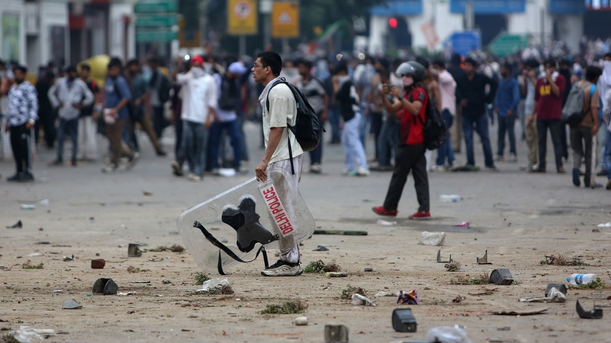 Delhi transport shutdown sparks concerns ahead of major protest