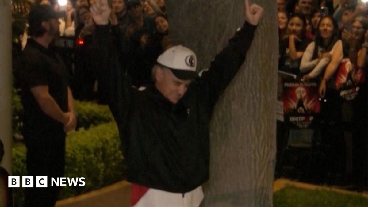 Robbie Williams performs impromptu hotel concert after Peru stadium show cancelled