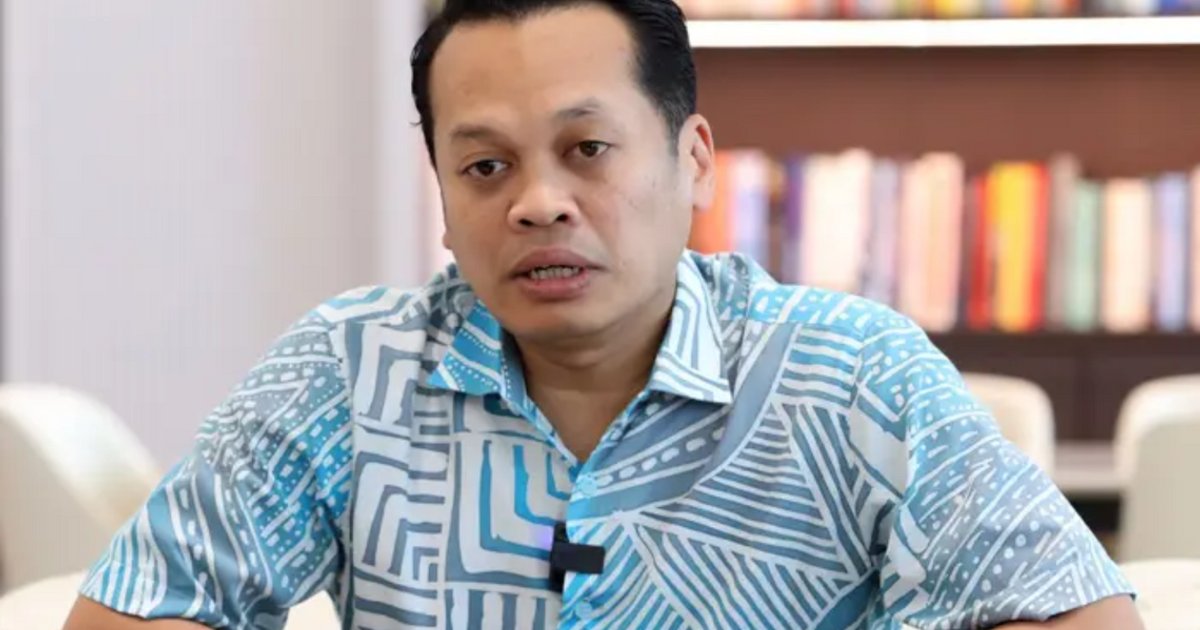 Malaysia's Nik Nazmi apologises after khalwat raid at Petaling Jaya residence