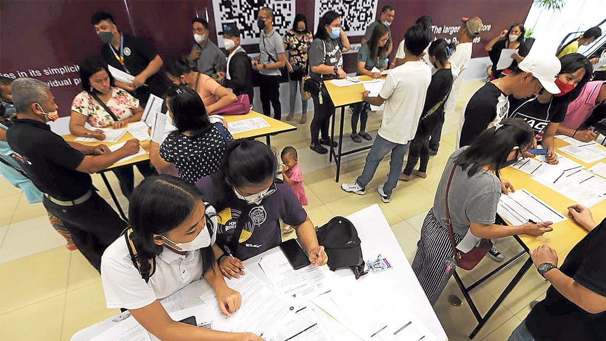 Senate advances bill to extend barangay, SK official terms to five years