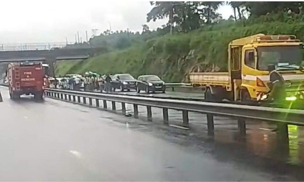 Multiple vehicles collide on Southern Expressway; over 10 injured