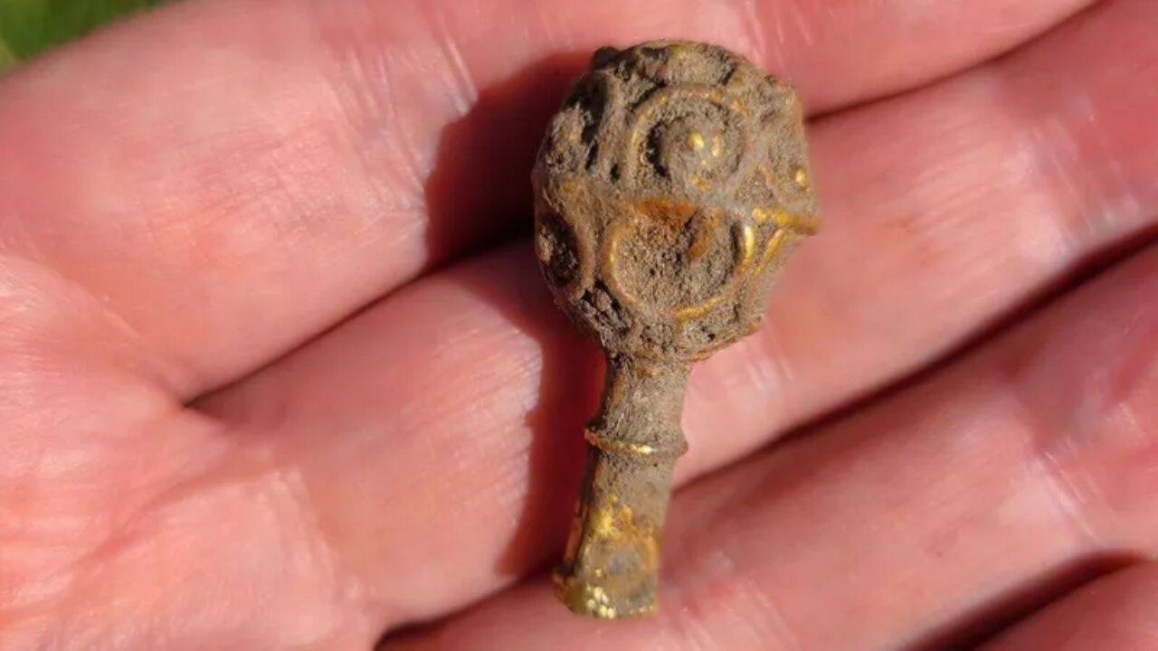 American student unearths rare ninth-century gold artifact on maiden dig