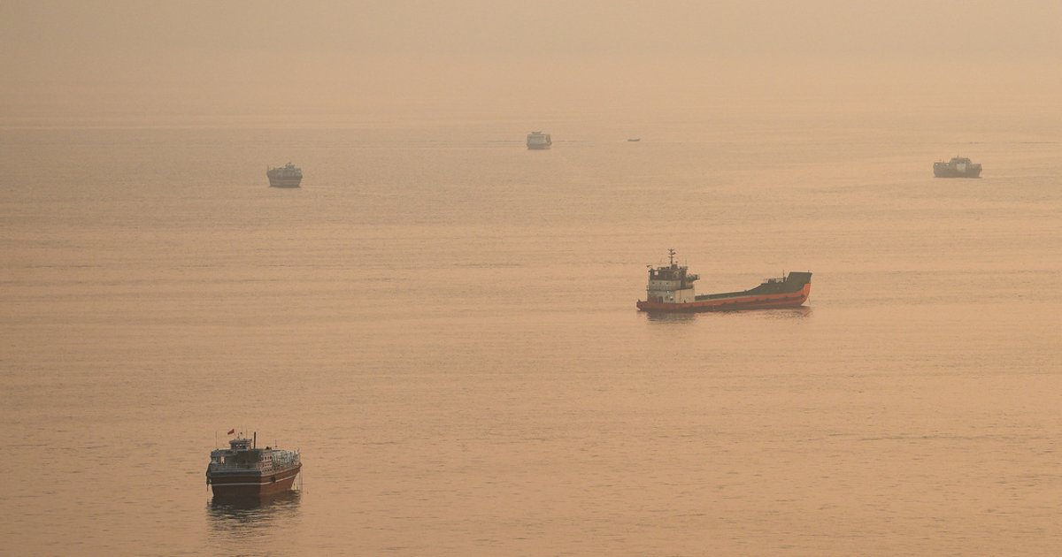 Two Singapore-registered vessels collide in Hormuz Strait; no injuries