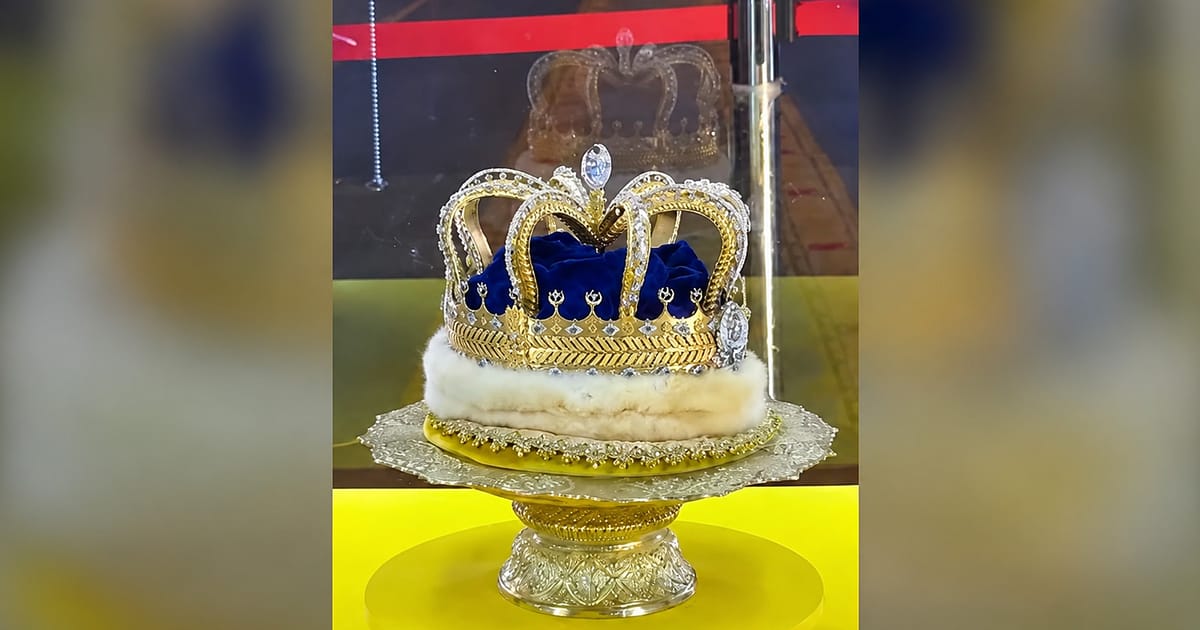 Mahkota Diraja Kelantan Berusia Seratus Tahun Dipamerkan kepada Awam