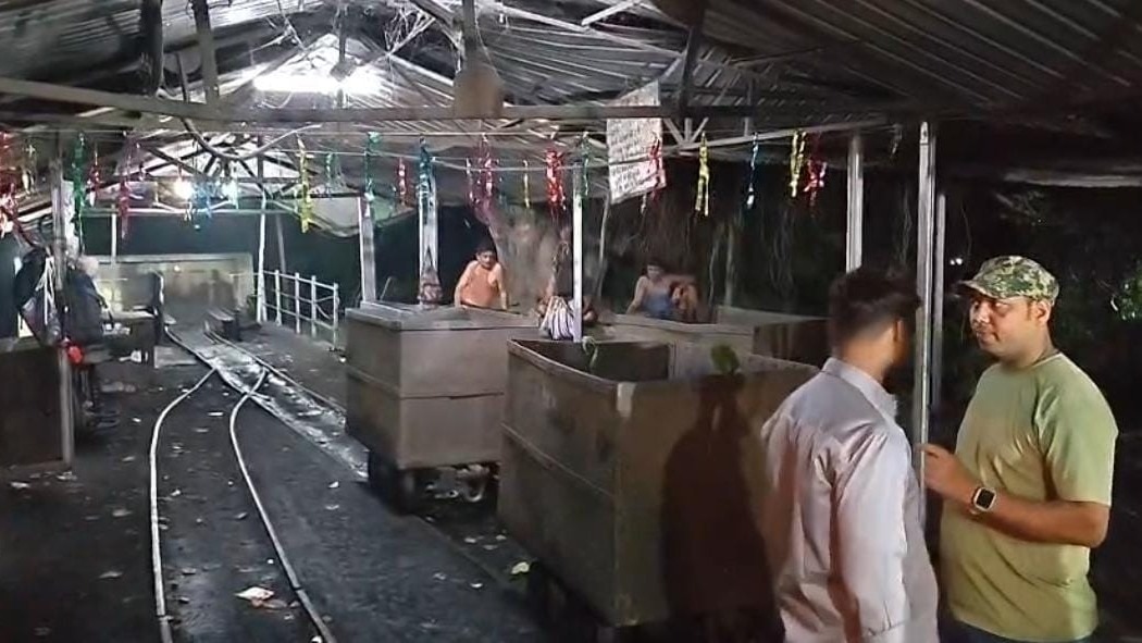 14 workers trapped 200 feet underground in West Bengal coal mine accident