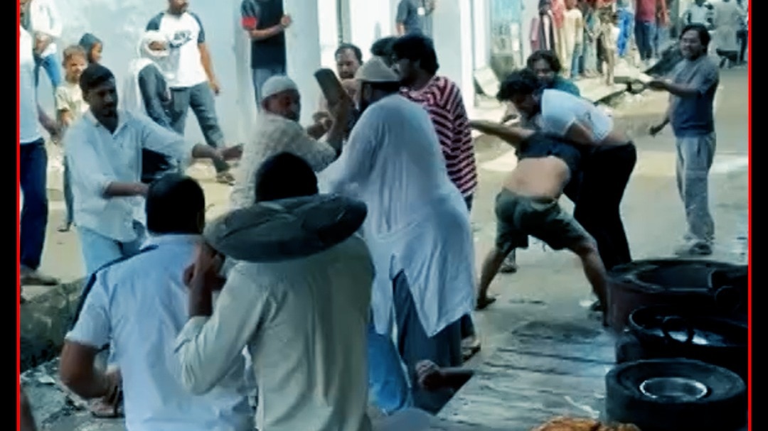 Violent brawl erupts over payment dispute at snack shop in UP