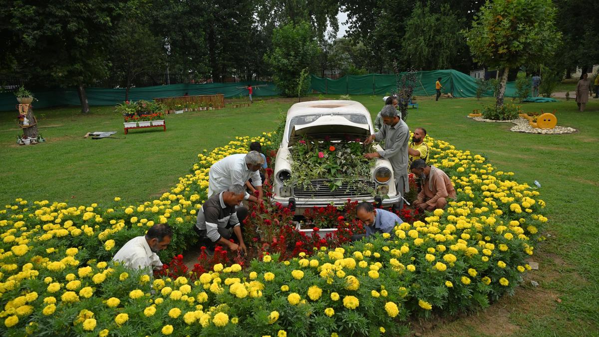 Srinagar opens first zero-carbon 'waste-to-wonder' garden with vintage vehicles