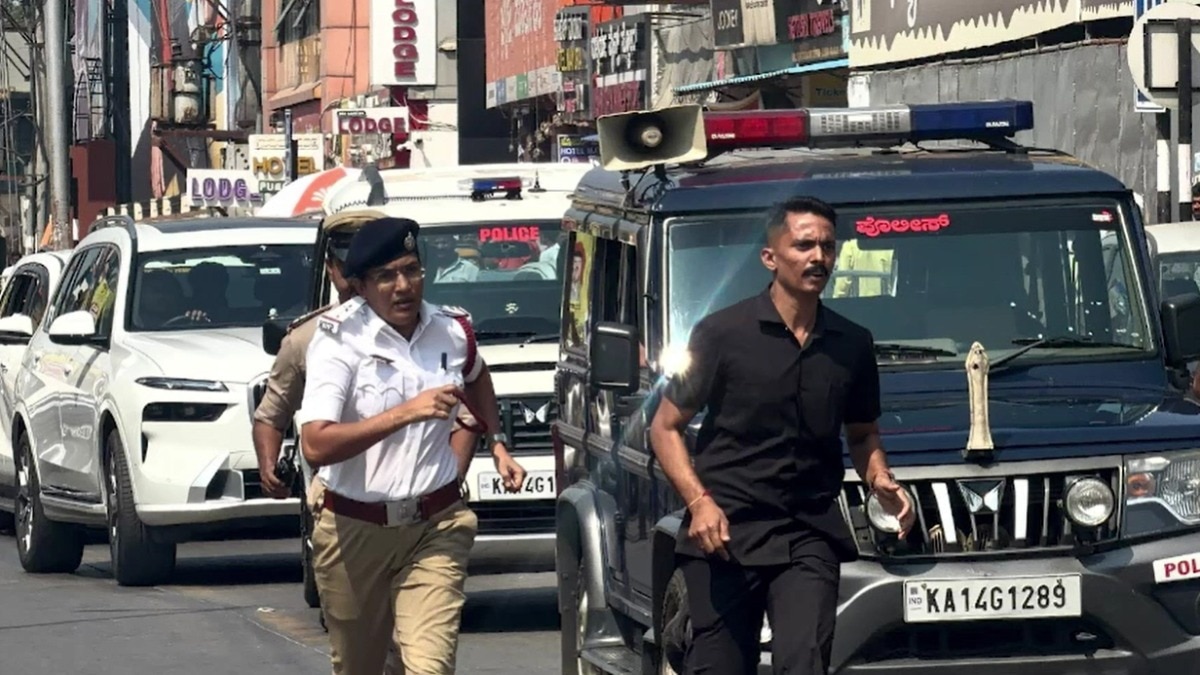 भाजपा महिला मोर्चा ने कांग्रेस दफ्तर घेरा, कांग्रेस सांसद के खिलाफ कार्रवाई की मांग