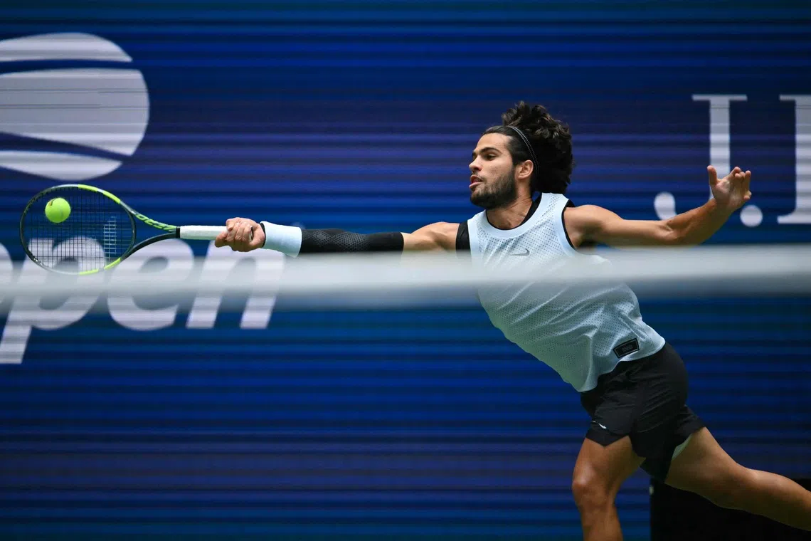 Alcaraz, Sabalenka advance to US Open quarter-finals as defending champions