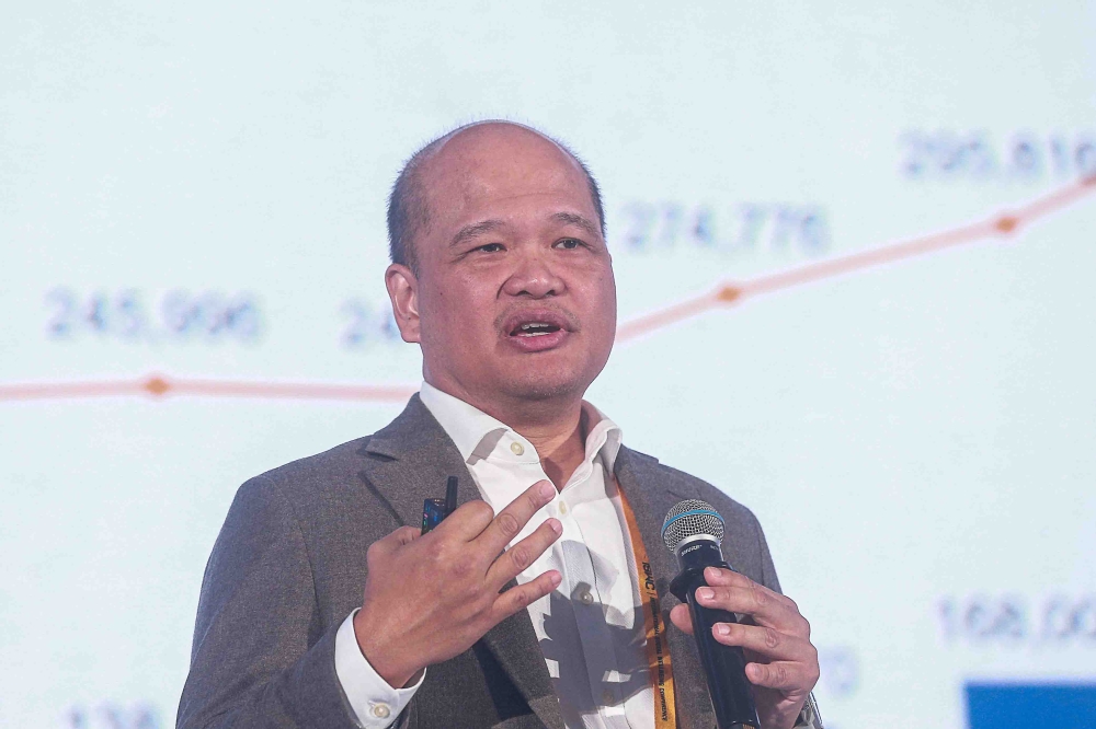 Bekas Ketua EPF Cadang Caruman Majikan Lebih Tinggi untuk Pekerja Bergaji Rendah