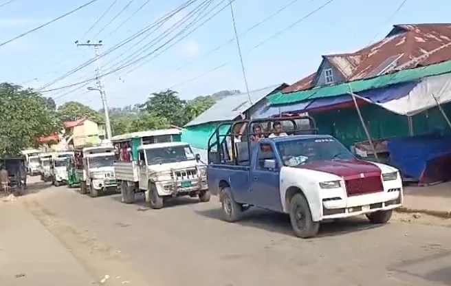 সাজেক সড়কে অবরোধ পুনরায়, প্রায় দুই হাজার পর্যটক আটকে
