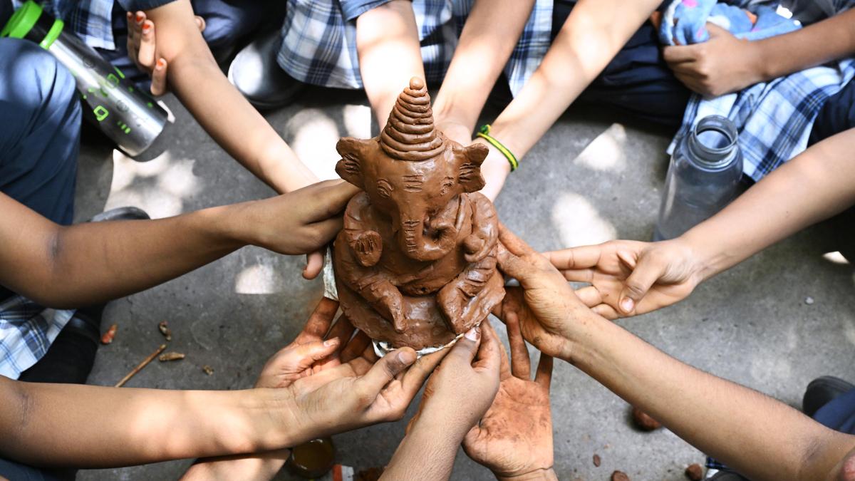 Andhra Pradesh sets world record with 25,000-student 'Green Ganesh' display