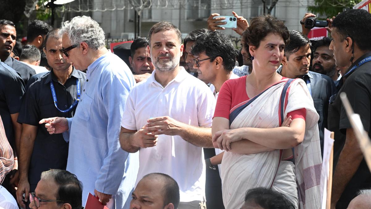 Opposition parties march to Election Commission over electoral concerns