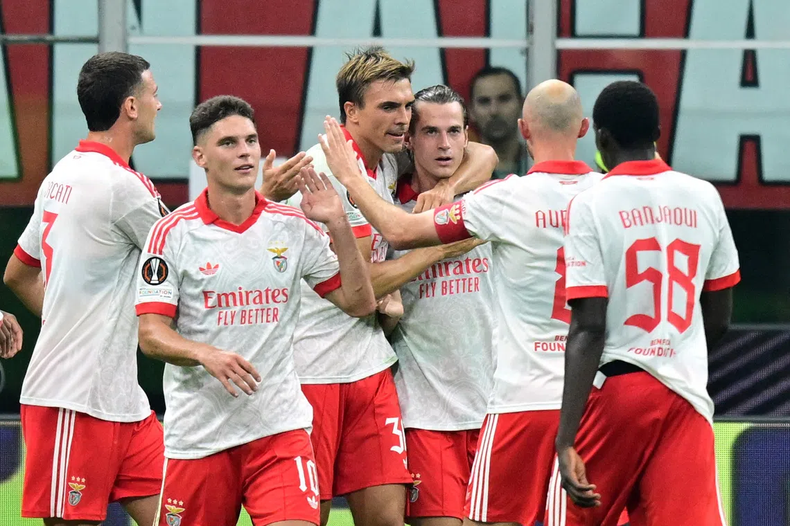Benfica stun Milan; Sunderland shine in Europa League opener