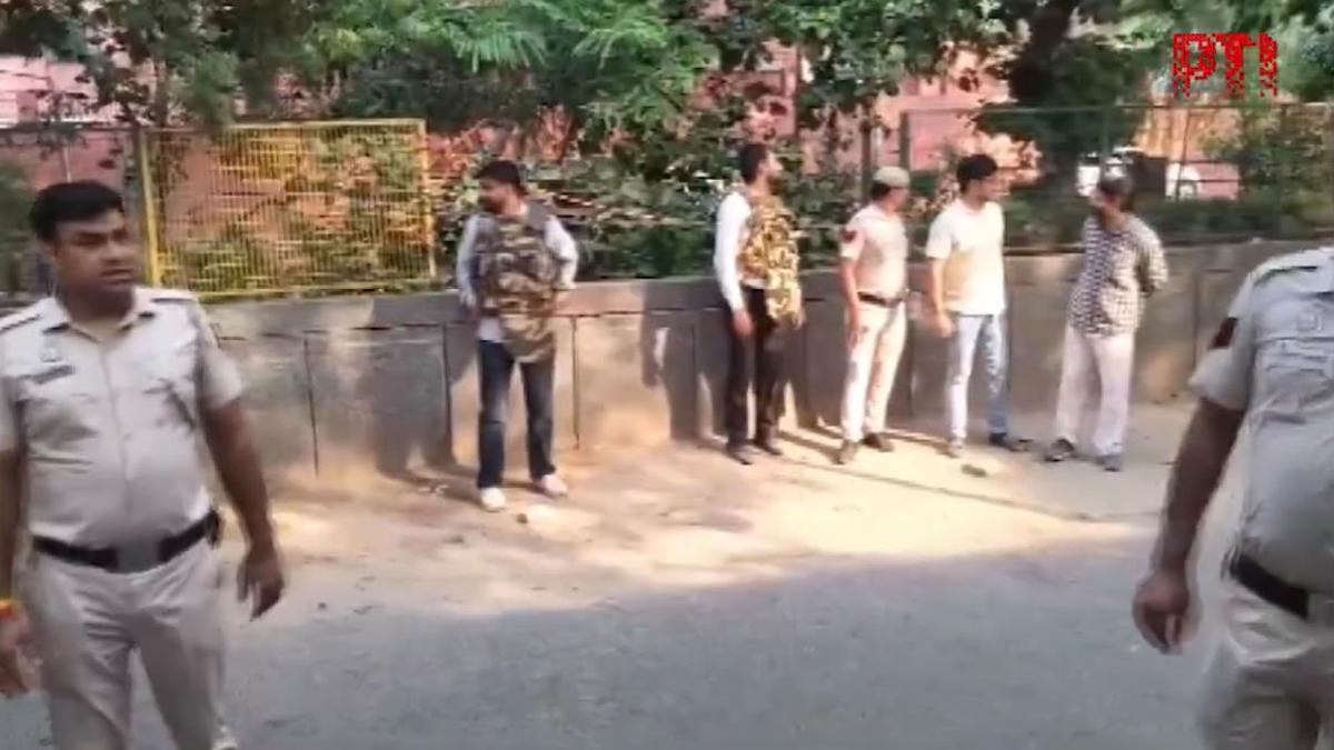 Teen gang-raped by men posing as police in South Delhi park