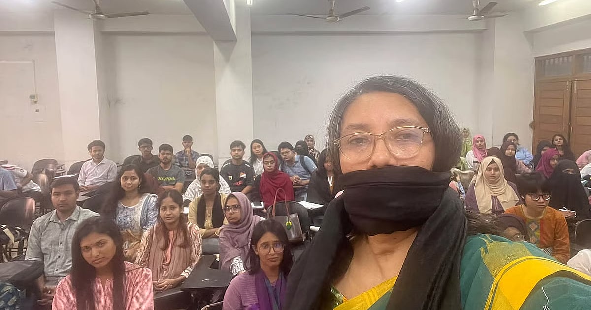 শিক্ষকদের মতপ্রকাশের স্বাধীনতায় হয়রানির বিরুদ্ধে প্রতিবাদ করলেন প্রফেসর সামিনা লুৎফা
