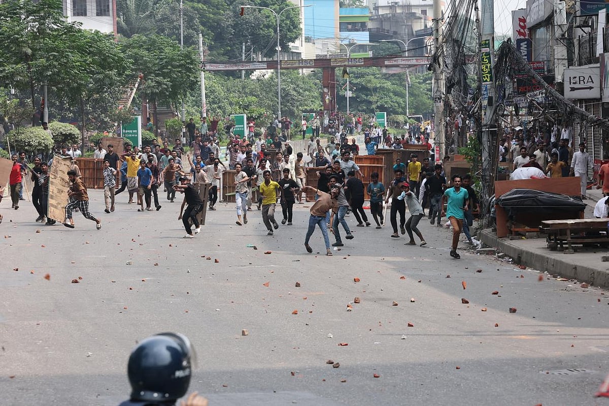 Mirpur erupts in violence as authorities push footpath clearance
