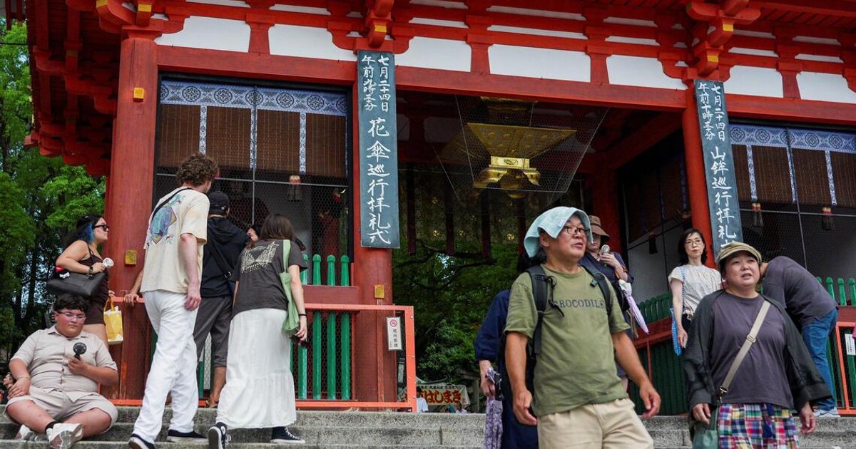 Japan's major cities swelter through record-late autumn heat