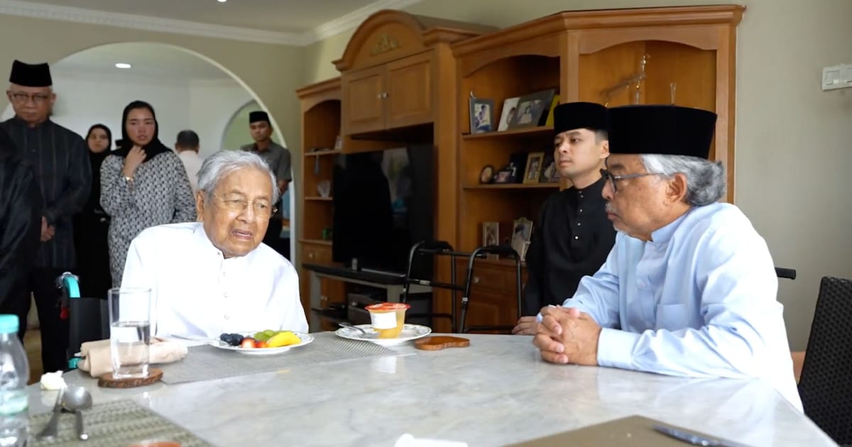 Dr Mahathir: Hasmah nampak sihat sebelum meninggal dunia