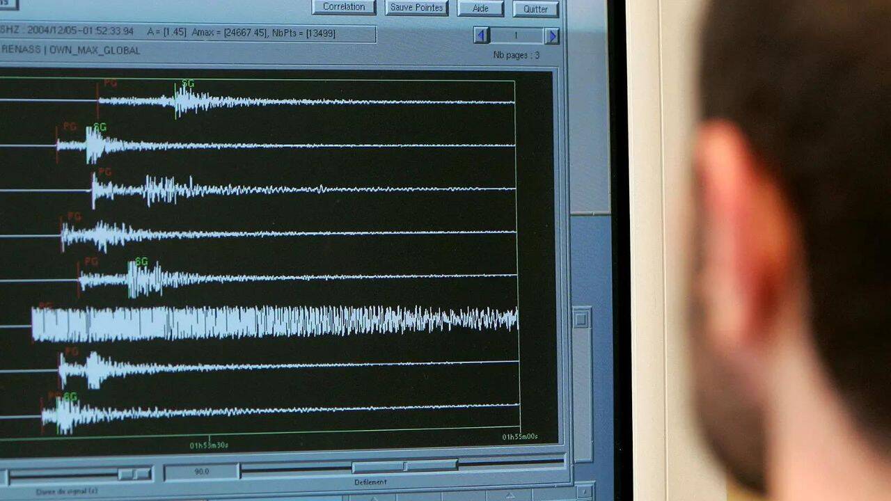 Strong earthquake strikes Vanuatu, no immediate damage reported