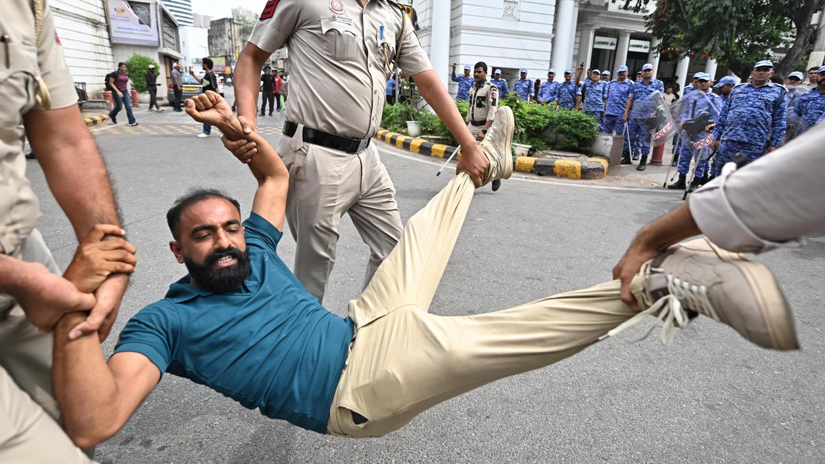 Delhi tensions persist as scattered protests defy security clampdown