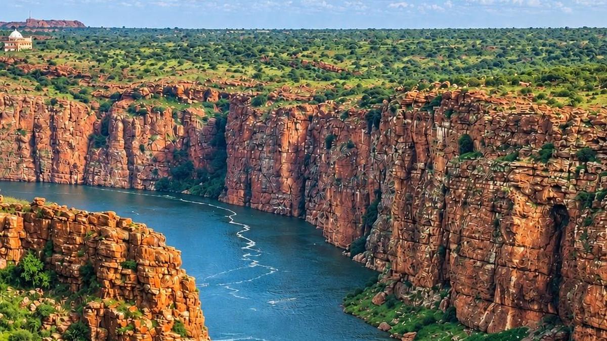 Gandikota's geological splendour struggles under tourism surge