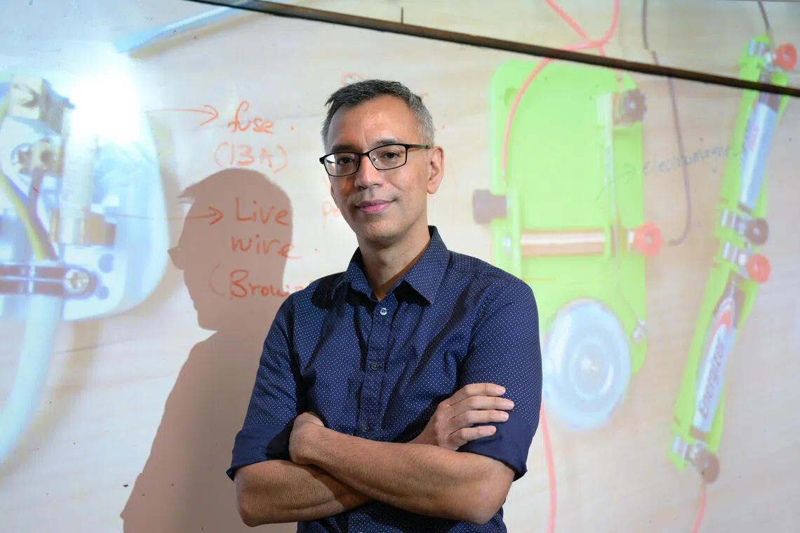Hearing-impaired educator transforms classroom into empathy lesson