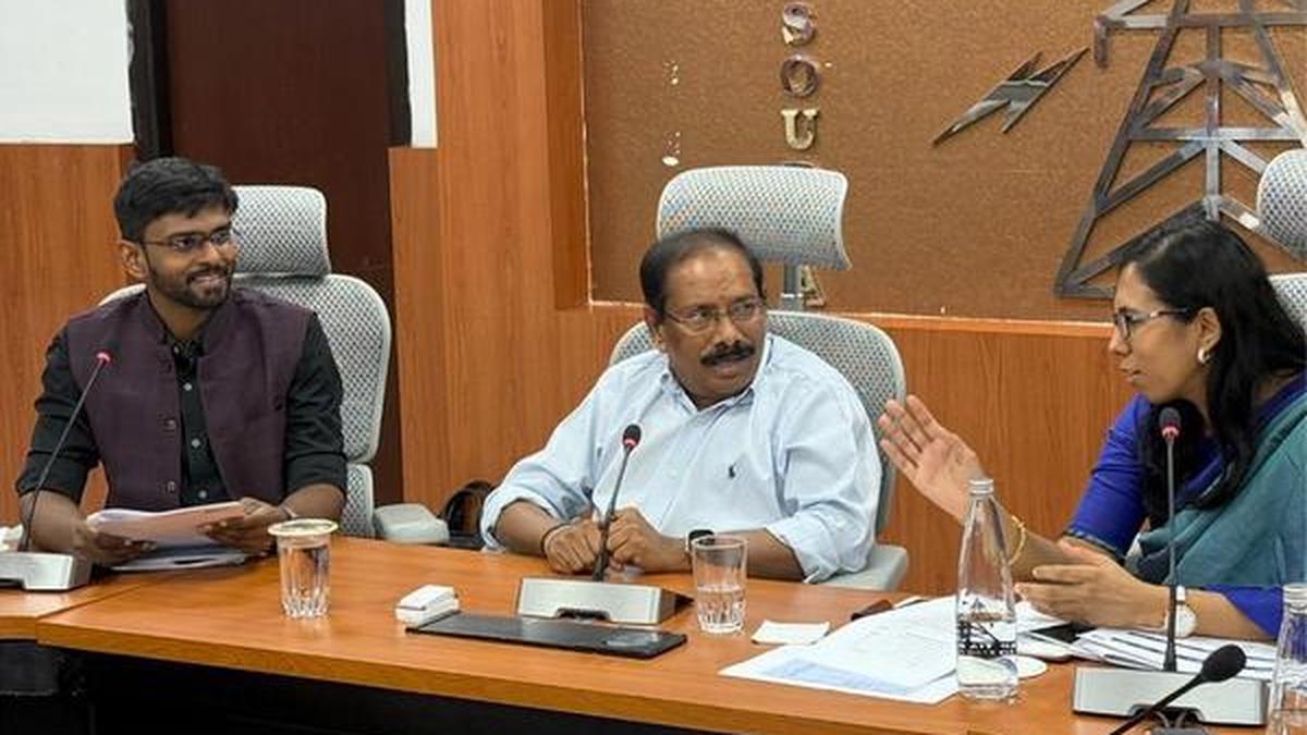 ऊर्जा और जल संरक्षण को दैनंदिन जीवन का अंग बनाएं: विजयानंद