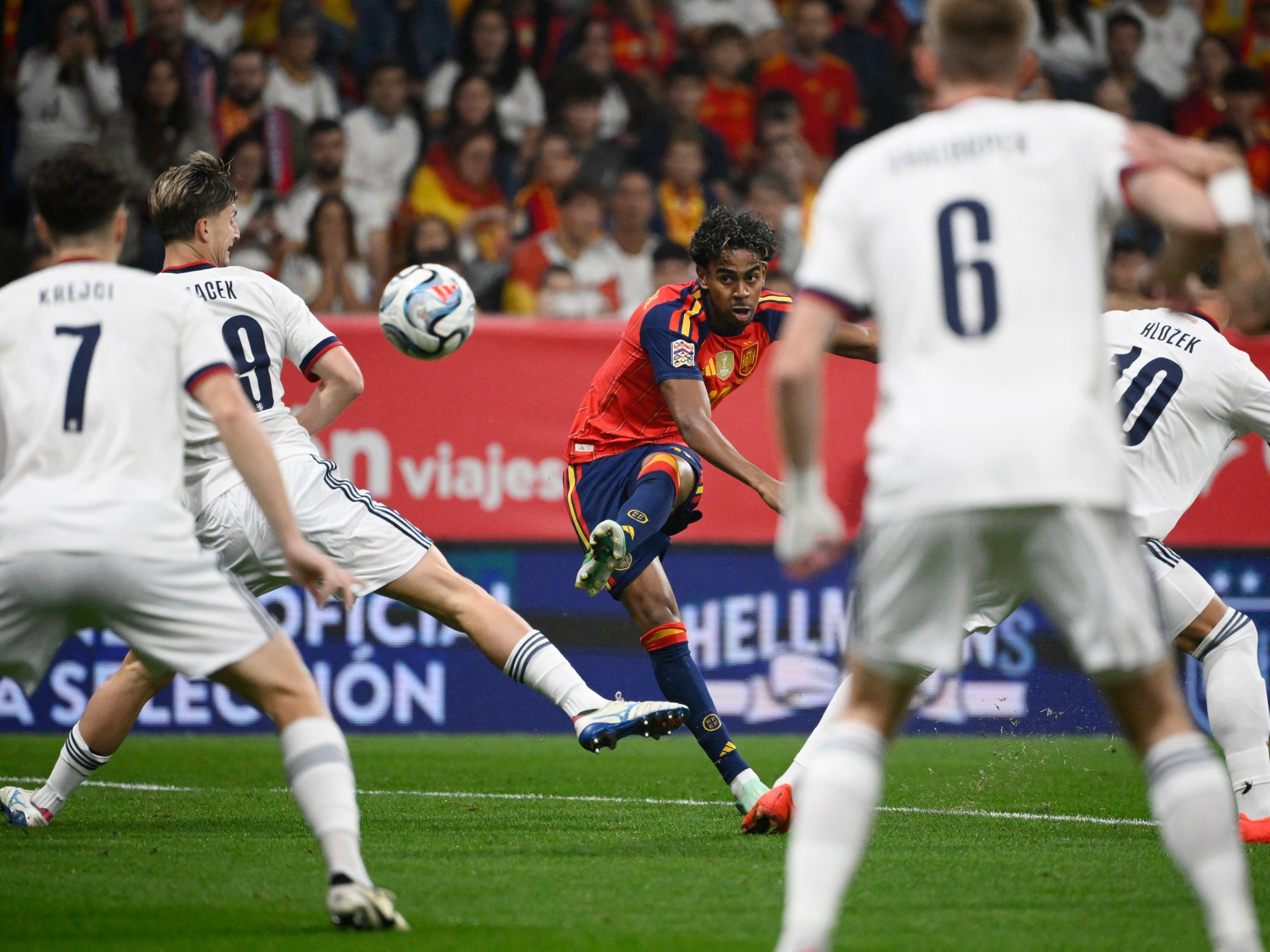 Yamal's early brilliance fires Spain past Czechia in Nations League