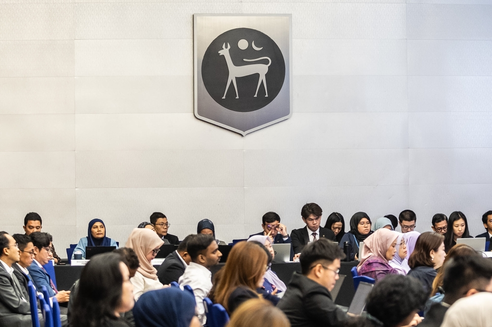 BNM to tighten oversight of dealers, agents amid money laundering concerns