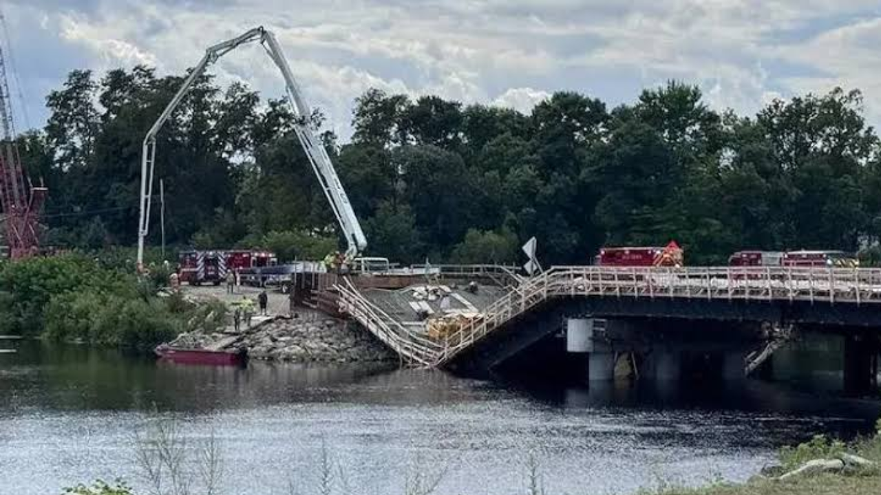 US bridge under construction partially collapses during concrete pouring