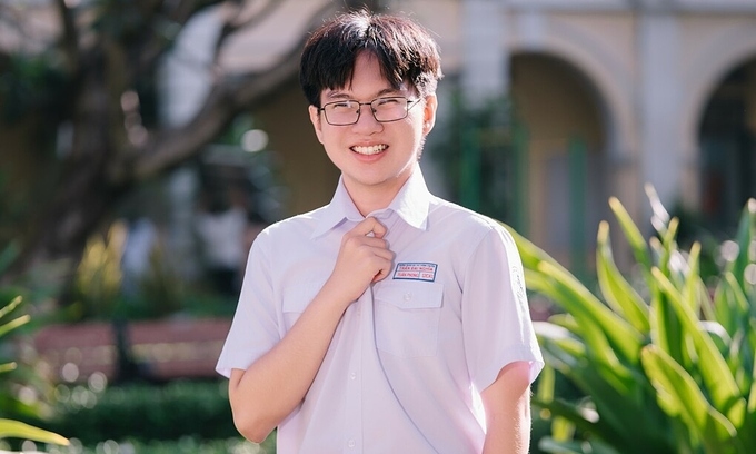 Top English student in HCMC opts for teaching career path