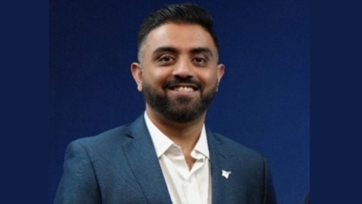Indian pilot stabbed aboard flydubai flight identified as Captain Smit Machchhar
