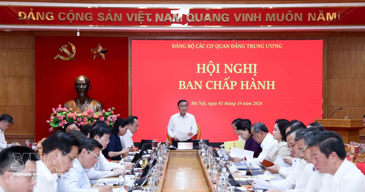 Vietnam's top leader urges higher standards in Party building and personnel work