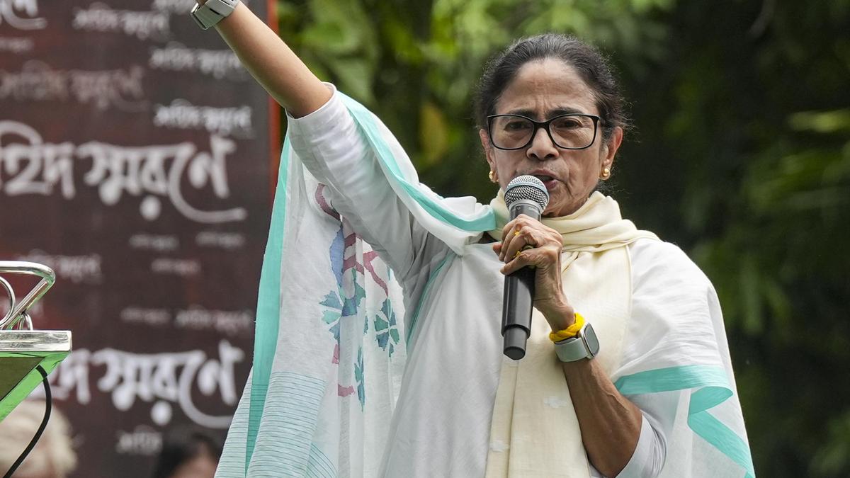 अन्नपूर्णा भंडार योजना को लेकर ममता और सुवेंदु में जुबानी जंग