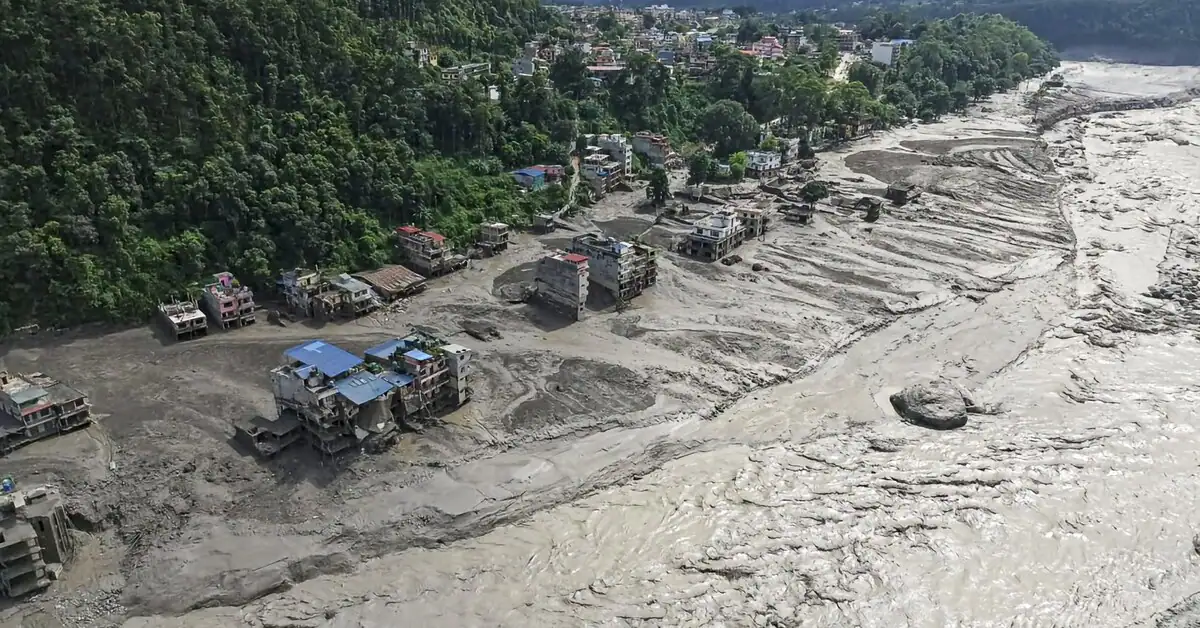 नेपाल की बाढ़ में फंसे 84 भारतीयों को बचाया गया, 320 लापता