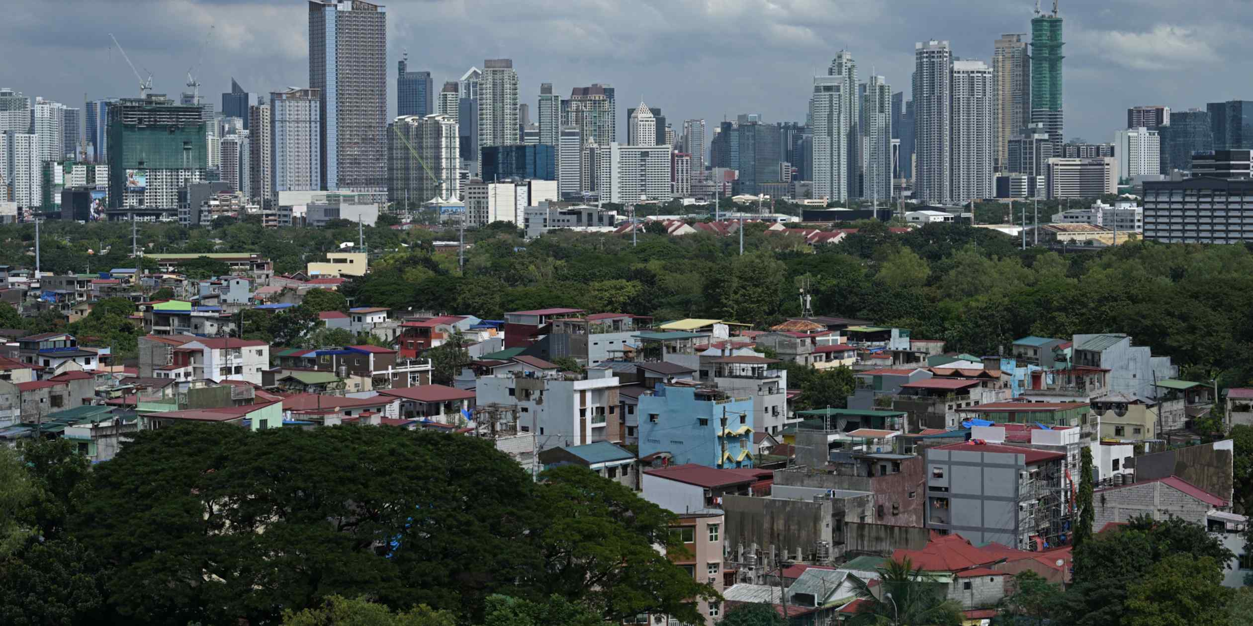 Philippines lifts benchmark rate to 5.5% to combat persistent inflation