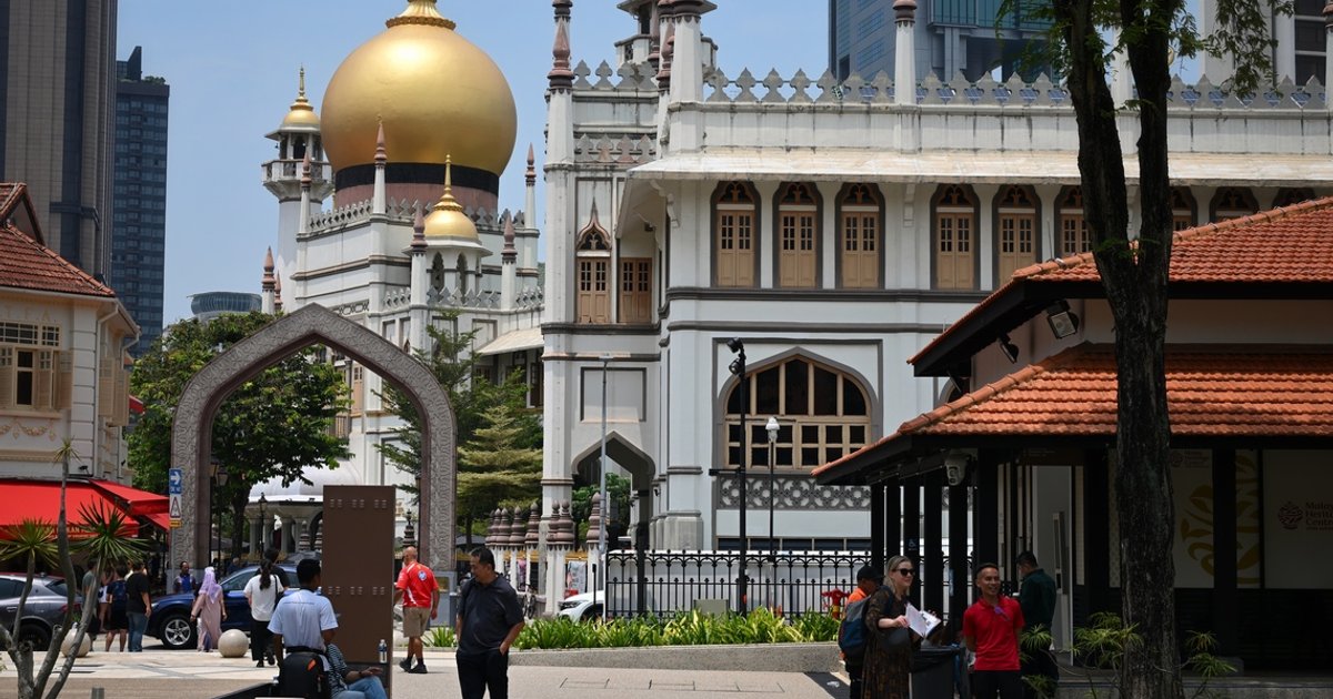 Singapore mosques to stay open for prayers amid haze with safety measures