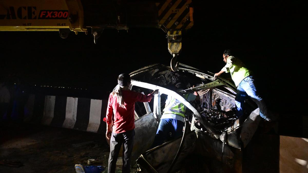 Four, including toddler, killed as electric car crashes on Vijayawada bypass