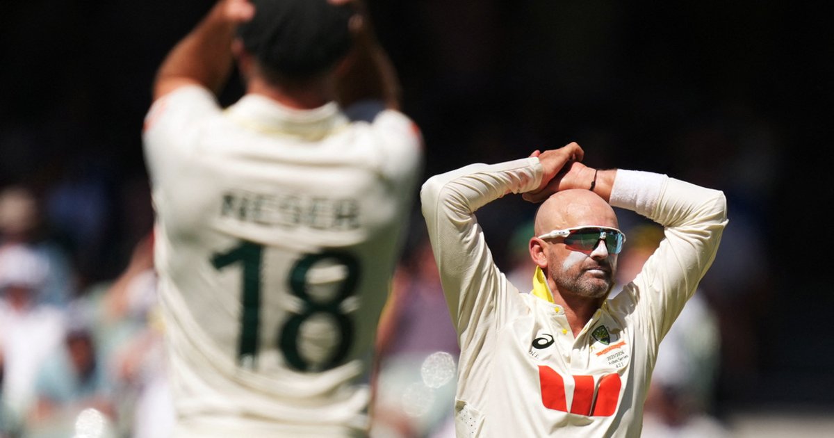 Australia's Lyon omission proves costly as South Africa fights back