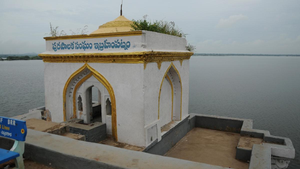 Telangana to develop floating restaurants, houseboats across six waterbodies